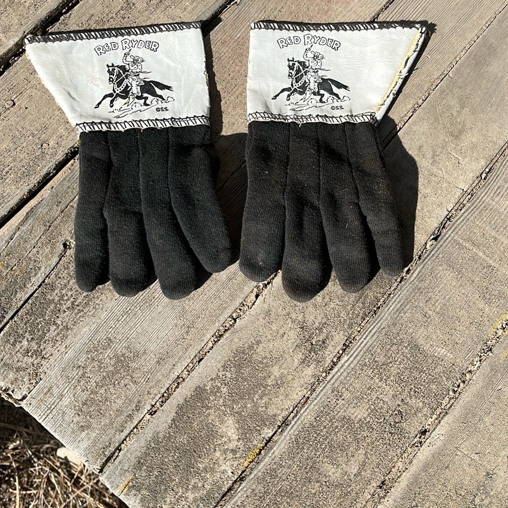 1949 Red Ryder Playmate Children’s Gloves